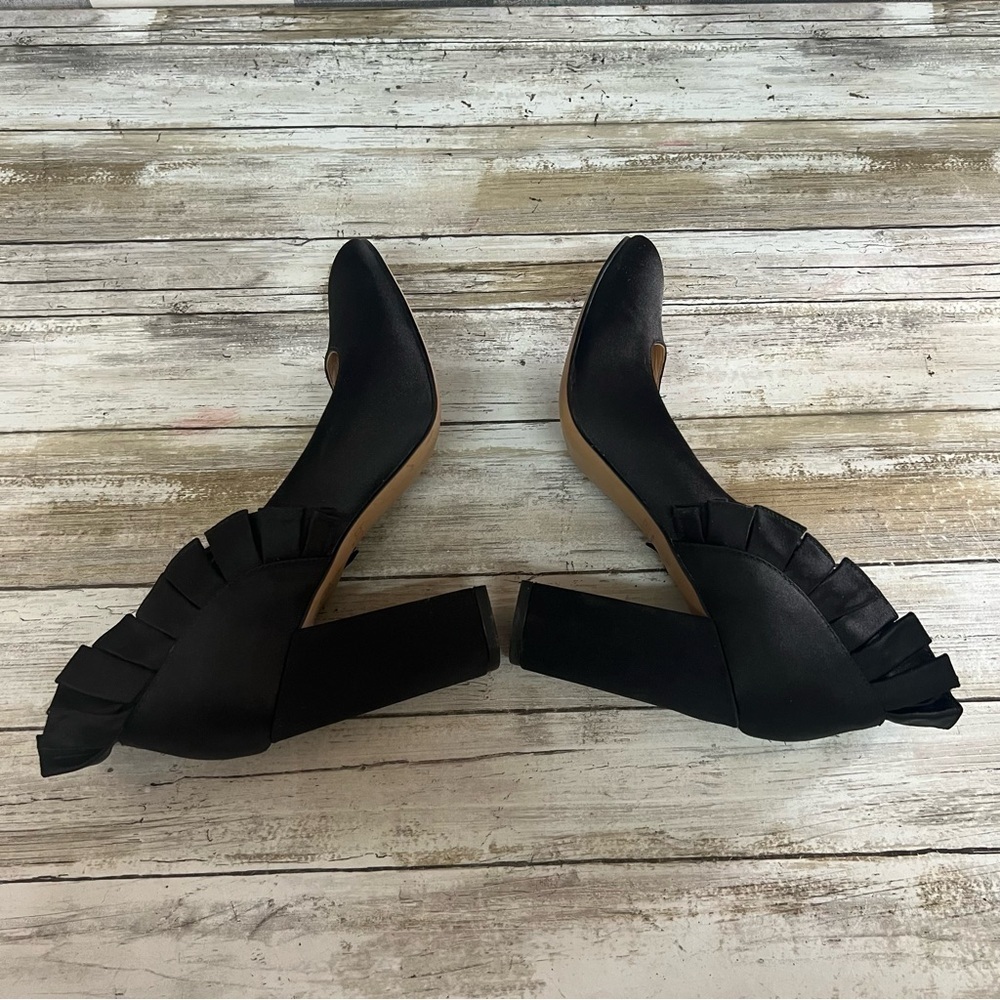 Botkier New York Vienna Ruffle Pump - Picture 9 of 16